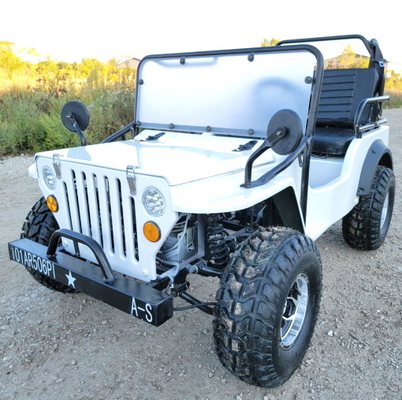 Biały mini gazowy wózek golfowy Jeep ELITE Edition z niestandardowymi felgami i nadkolami