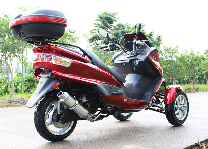 3-kołowy skuter motocyklowy 150 cm3 z silnikiem 8 KM 7,0 kW 7500 obr / min / tylnym pudłem