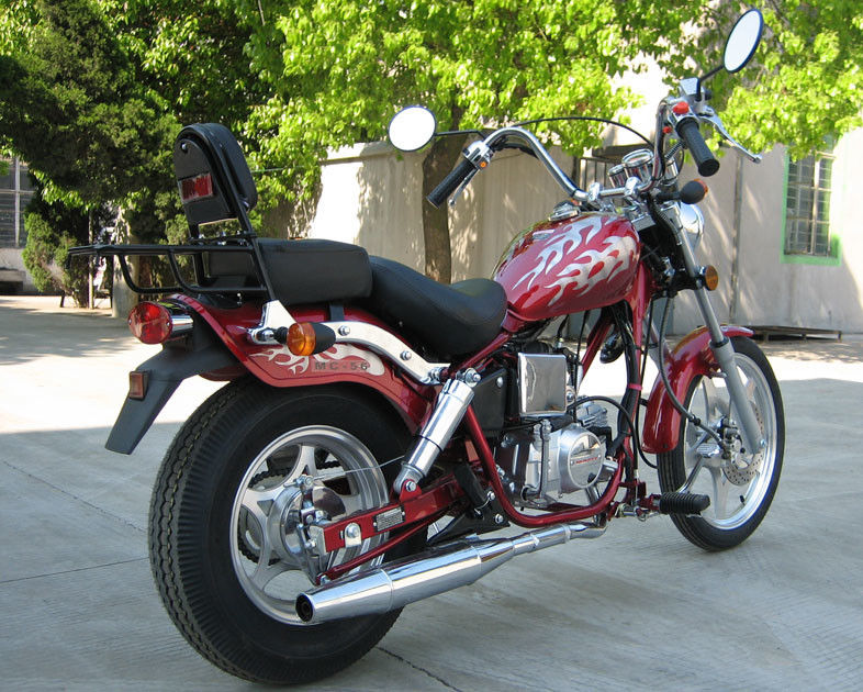 Motocykle o dużej mocy z napędem o pojemności 50 cm3 z 2 miejscami chłodzonymi powietrzem. Międzynarodowy bieg 4 prędkości