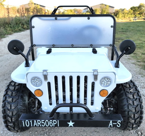 Biały mini gazowy wózek golfowy Jeep ELITE Edition z niestandardowymi felgami i nadkolami