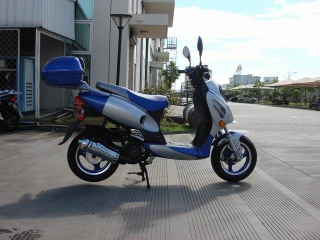 Skuter Mini 150cc z silnikiem chłodzonym powietrzem Cvt, hamulec bębnowy przedniej tarczy