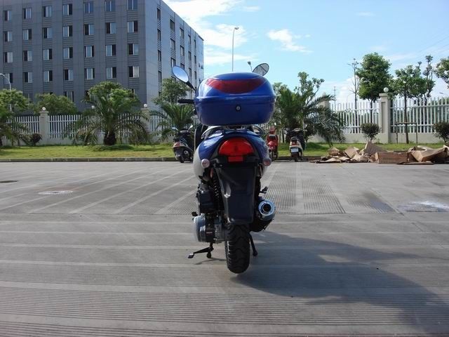Skuter Mini 150cc z silnikiem chłodzonym powietrzem Cvt, hamulec bębnowy przedniej tarczy