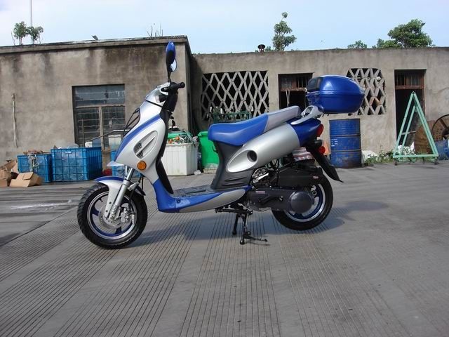 Skuter Mini 150cc z silnikiem chłodzonym powietrzem Cvt, hamulec bębnowy przedniej tarczy