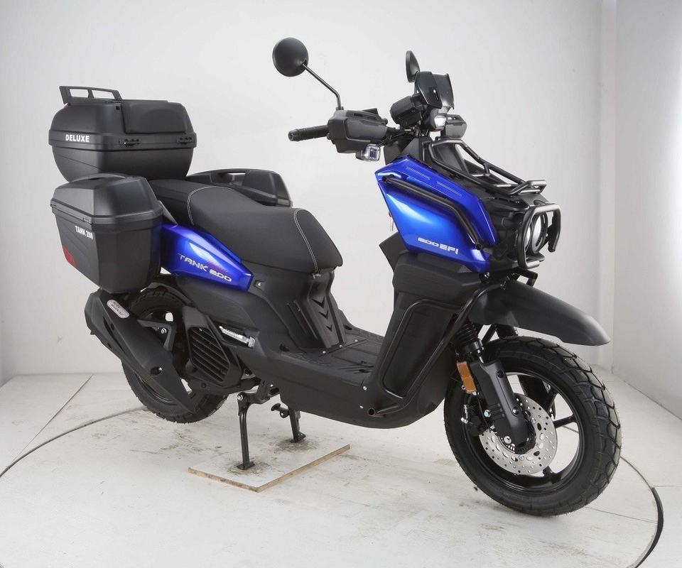 Nowy skuter w stylu wojskowym 200 Tank 200 Efi Deluxe Model z większymi oponami i bocznymi nośnikami bagażu
