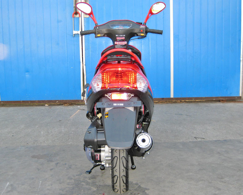 Chłodzony powietrzem skuter CDI z zapłonem dla dorosłych Skuter 50CC Skuter 65 - 70 km / H Działanie hamulca ręcznego
