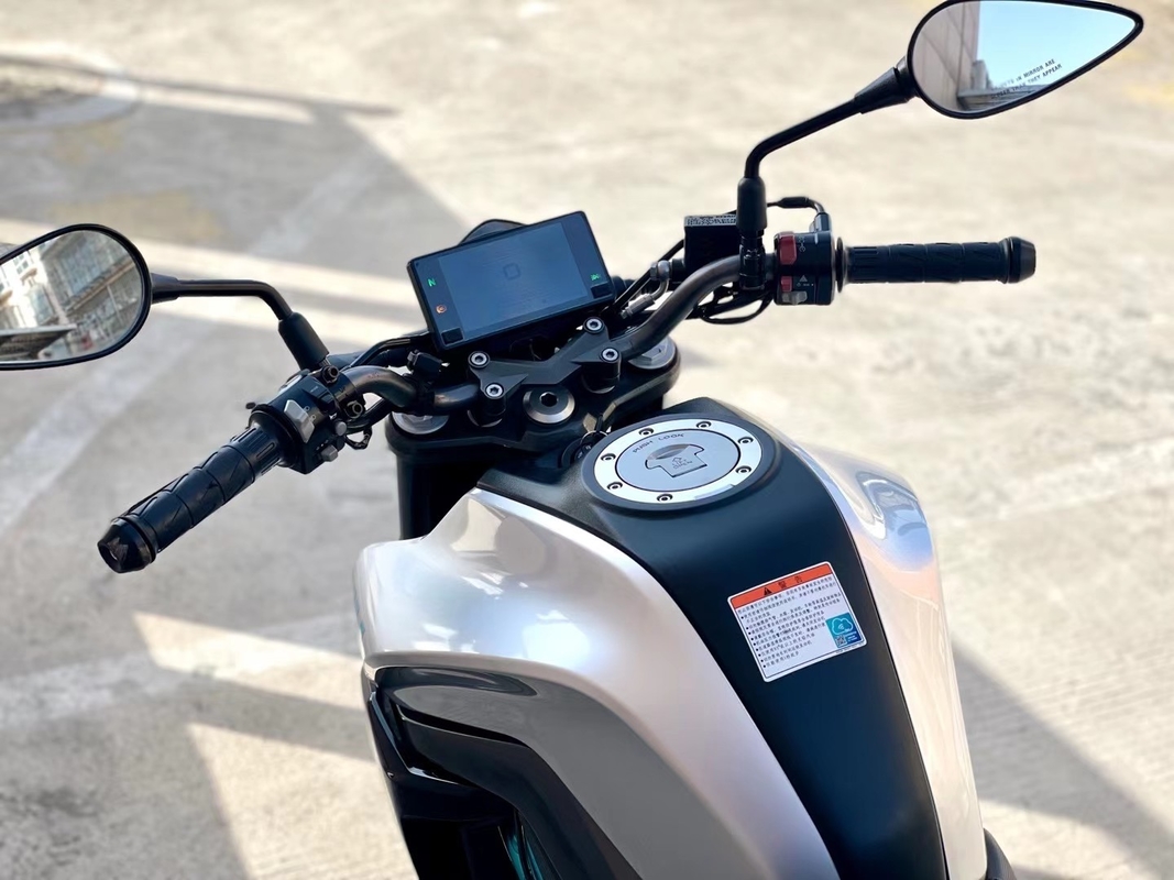 Motocykle o dużej mocy 150 cm3 z 4-suwowym, chłodzonym powietrzem silnikiem SOHC z 2 zaworami