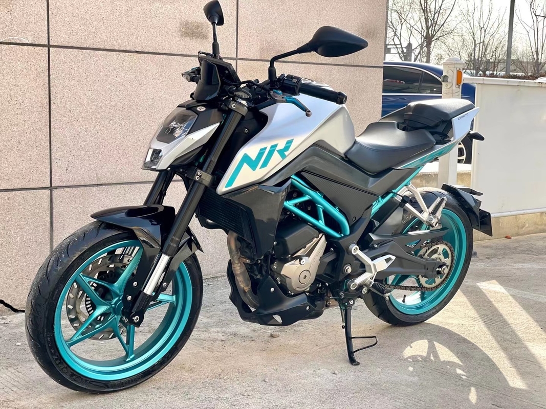 Motocykle o dużej mocy 150 cm3 z 4-suwowym, chłodzonym powietrzem silnikiem SOHC z 2 zaworami