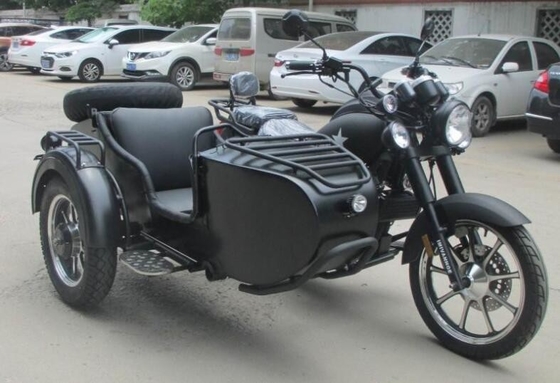 Dorosły motocykl samochodowy o pojemności 250 cm3, 4 suwowy, jednocylindrowy silnik